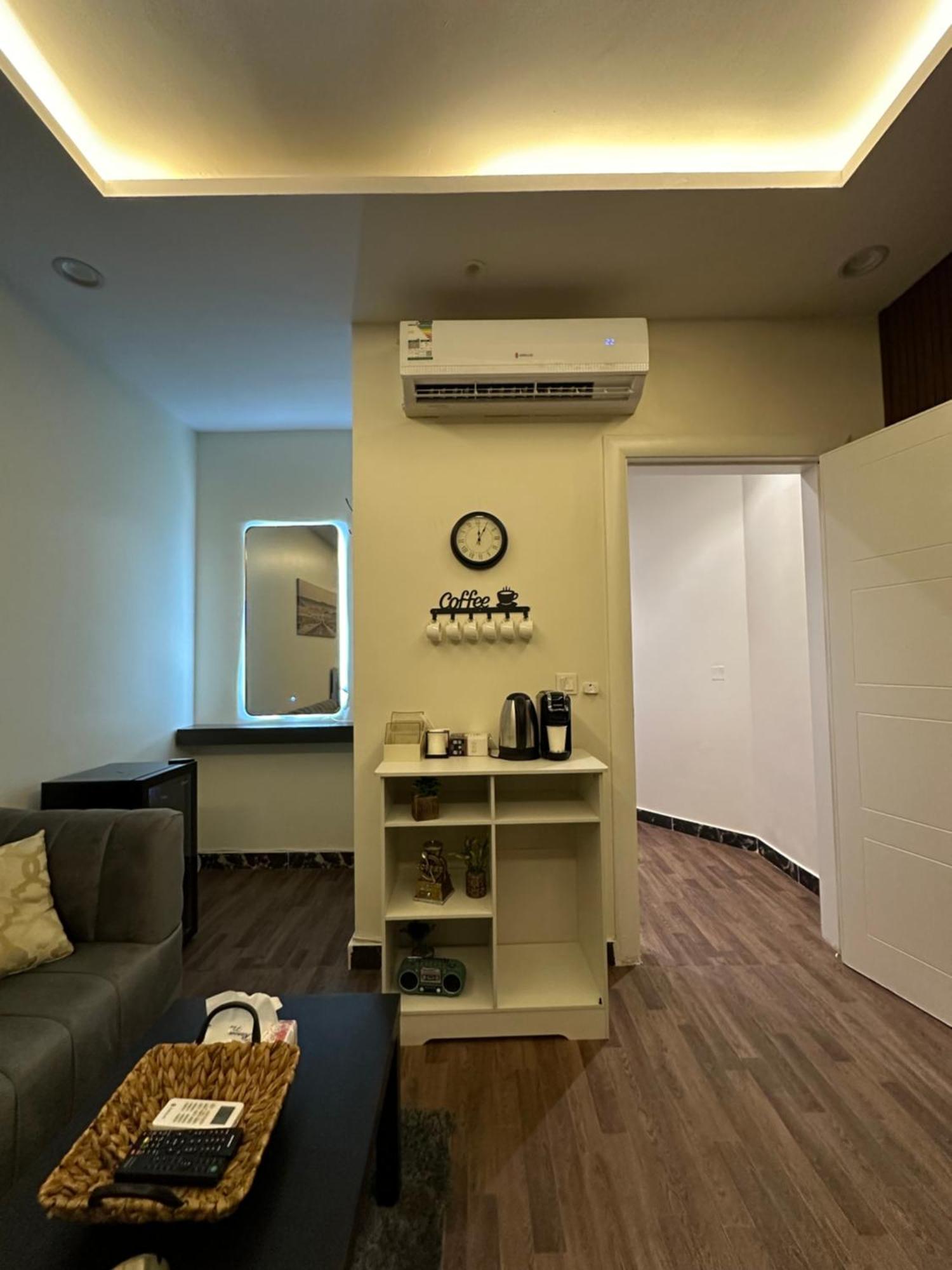 With Smart Entry Apartment *